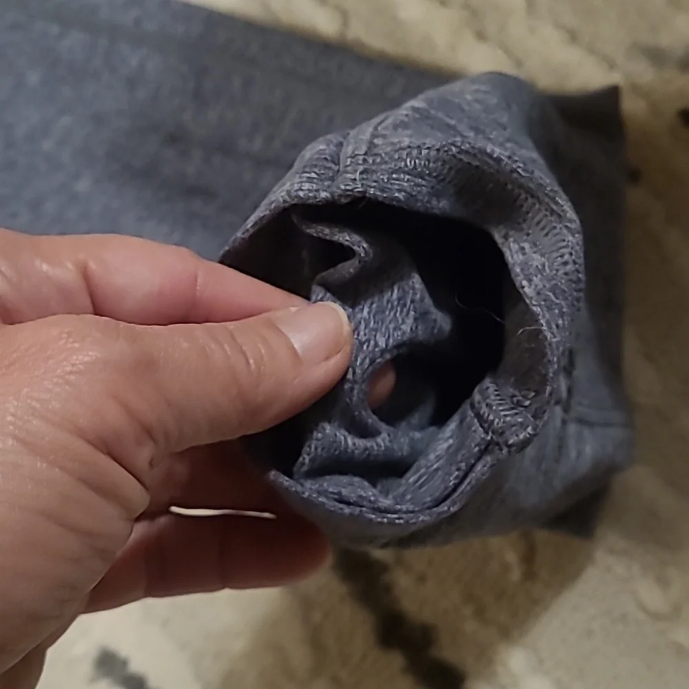 Lululemon 1/4 zip pullover w/thumbholes, Authentic!! - Picture 6 of 11